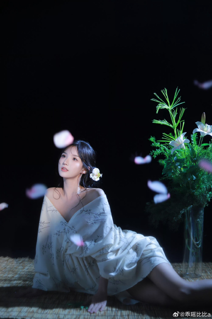 药屋少女的呢喃 封面
